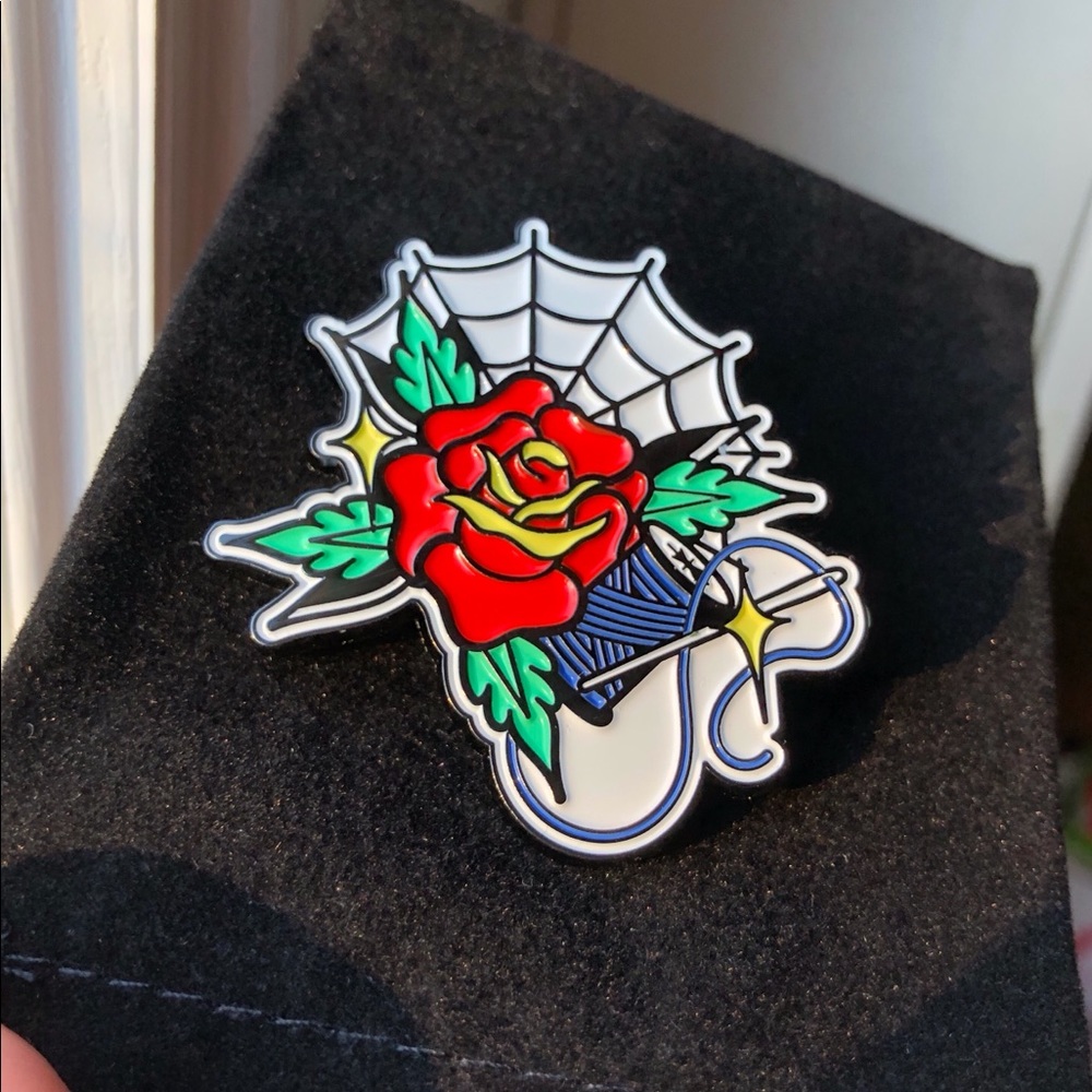 ✨3/25$ Vintage inspired enamel pin, logo